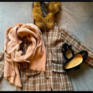 ✨Warm women’s winter jacket w/faux fur lined hood✨